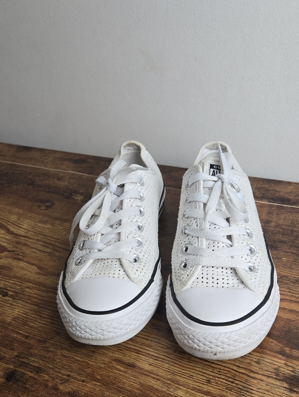 Converse Women's White Perforated Chuck Taylor All Star Low Sneaker Shoes Sz 7